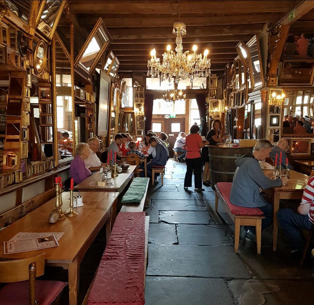 Gastraum der Lorenz-Strauße